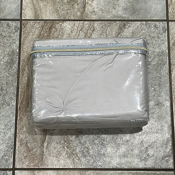 New in Box Sweet Home Collection 3 Piece King Duvet Set Pinch Pleat Silver - Picture 3 of 9